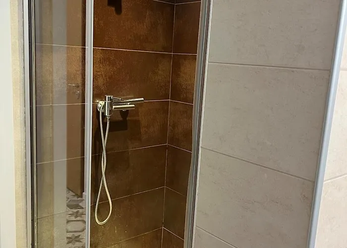 Unique - Grbavica 塞拉耶佛